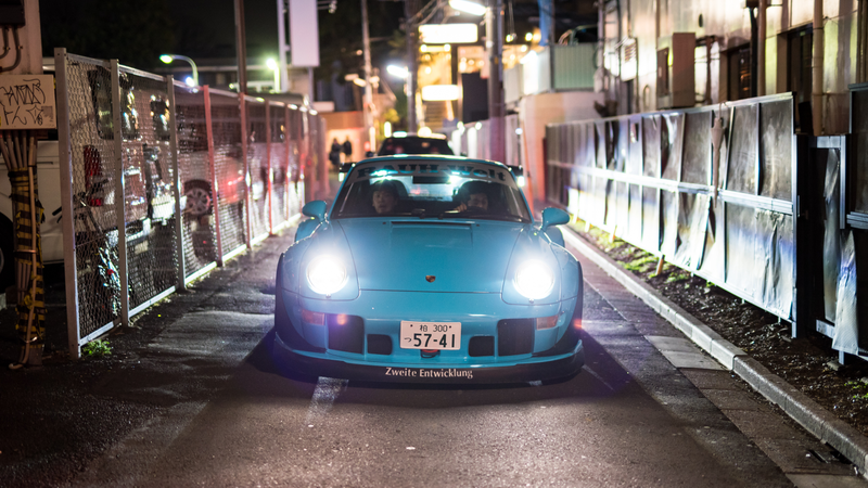 Wide alley for wide cars